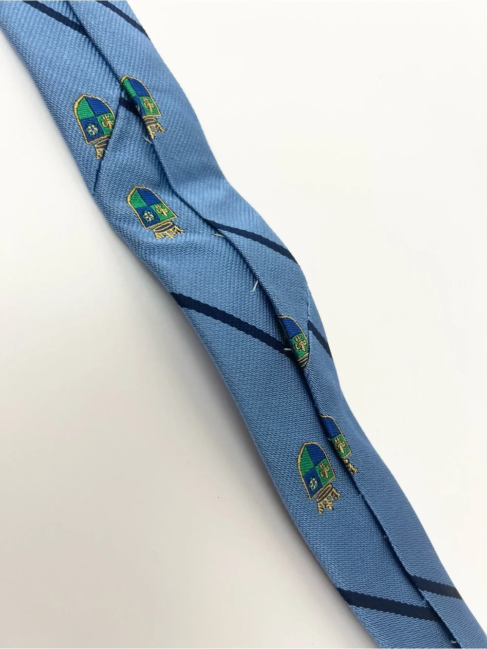 J Crew Men’s English 100% Silk Tie Blue Crest Ivy League USA Preppy Old Money